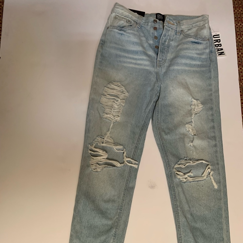 NWT. Urban outfitters BDG rip jeans- size 29